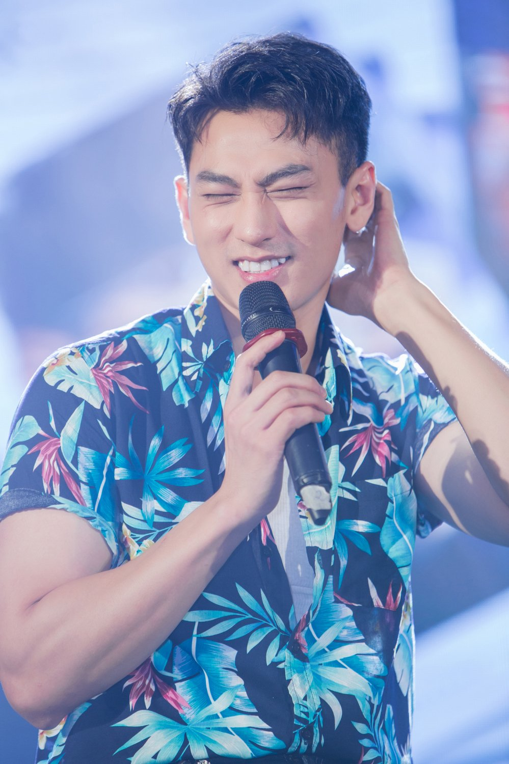 Kiểu tóc ngắn rẽ ngôi