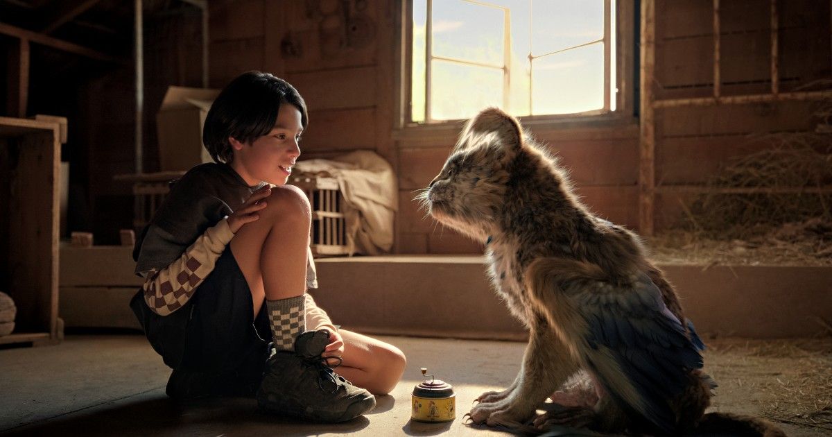 Keri Russell in Cocaine Bear tree climb