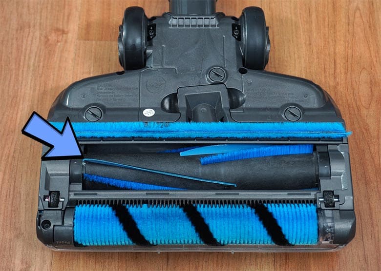 DreameTech T30 hair wrap on carpet