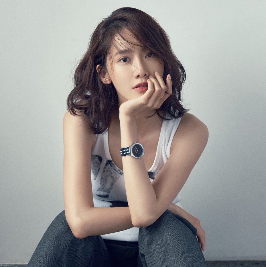 Straight Shoulder-Length Hair with Small Waves