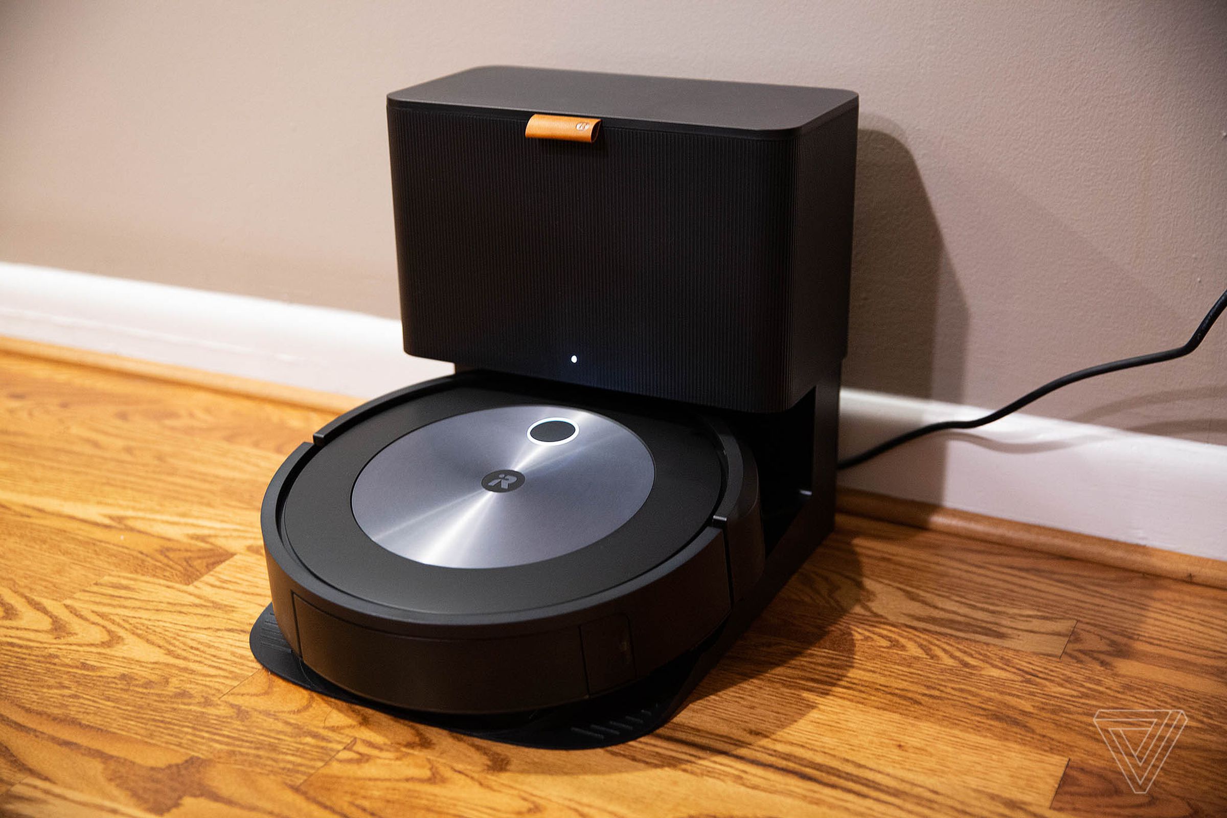The Roomba j7 is a remarkable vacuum that boasts an attractive design and exceptional performance. It can be purchased separately or with iRobot’s Clean Base auto-empty dock, which is called the j7 Plus.