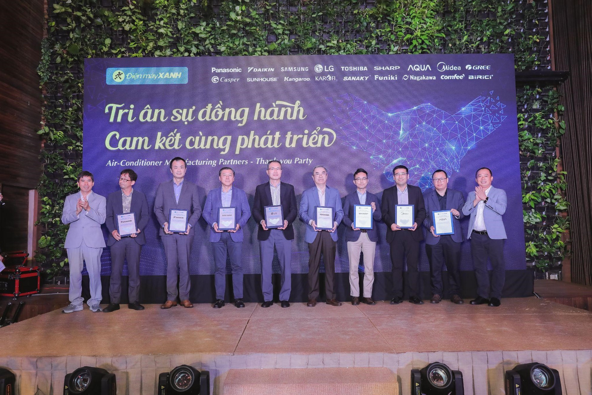 Äiá»n máy Xanh bán máy lạnh Giá rẻ quá, ÄÆ°á»£c háºu thuẫn bá»i 20 hãng uy tÃn - Ảnh 1.