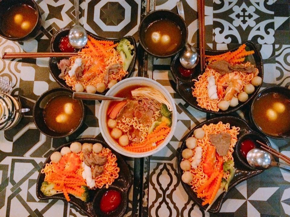 MÃ¬ cay Khuya vá»i nhiá»u mÃ³n ngon háº¥p dáº«n